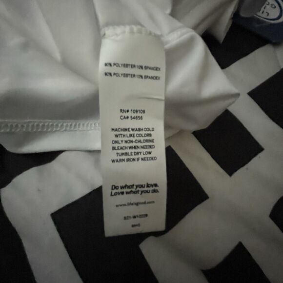 Life Is Good Shirt Womens Sz Med  White Floral Flower Graphic Tee Tank Summer - Picture 12 of 12